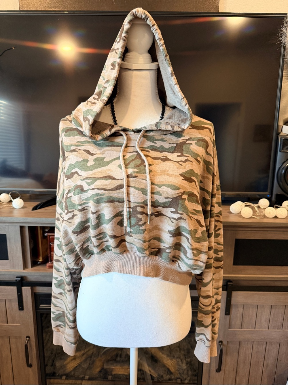 Camo Hooded Cropped Pullover Sweatshirt